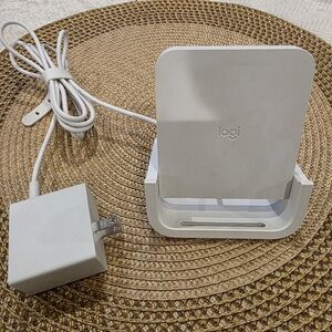 Logitech White Wireless Charging Stand For iPhones